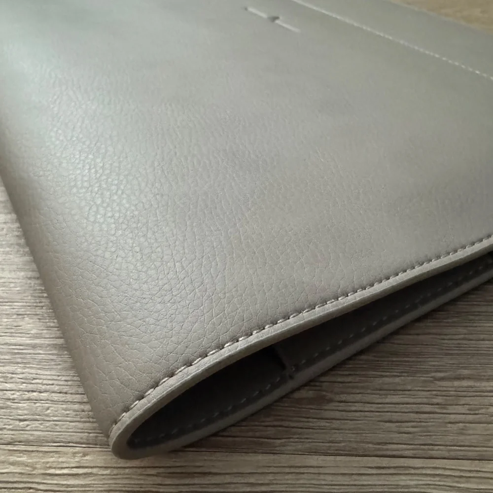 Von Holzhausen Technik Stone Cement 13 Inch Leather Sleeve Portfolio Cover